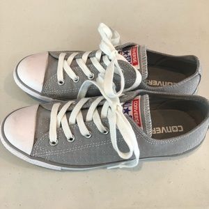 converse dainty dolphin